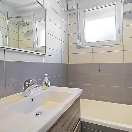 Apartament Neva House With Umag